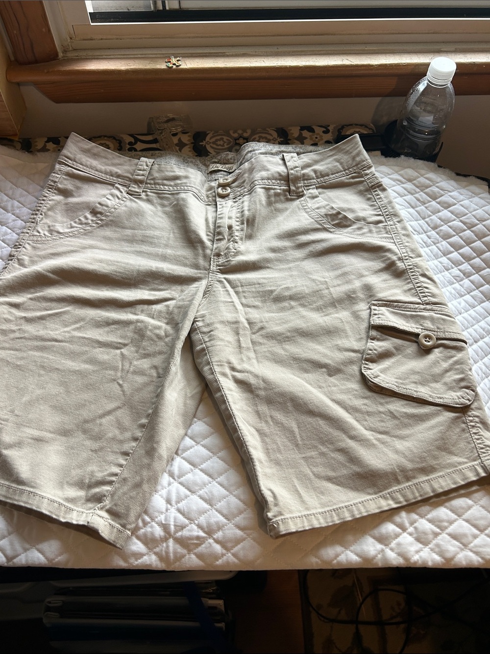Women’s lightweight Bermuda shorts